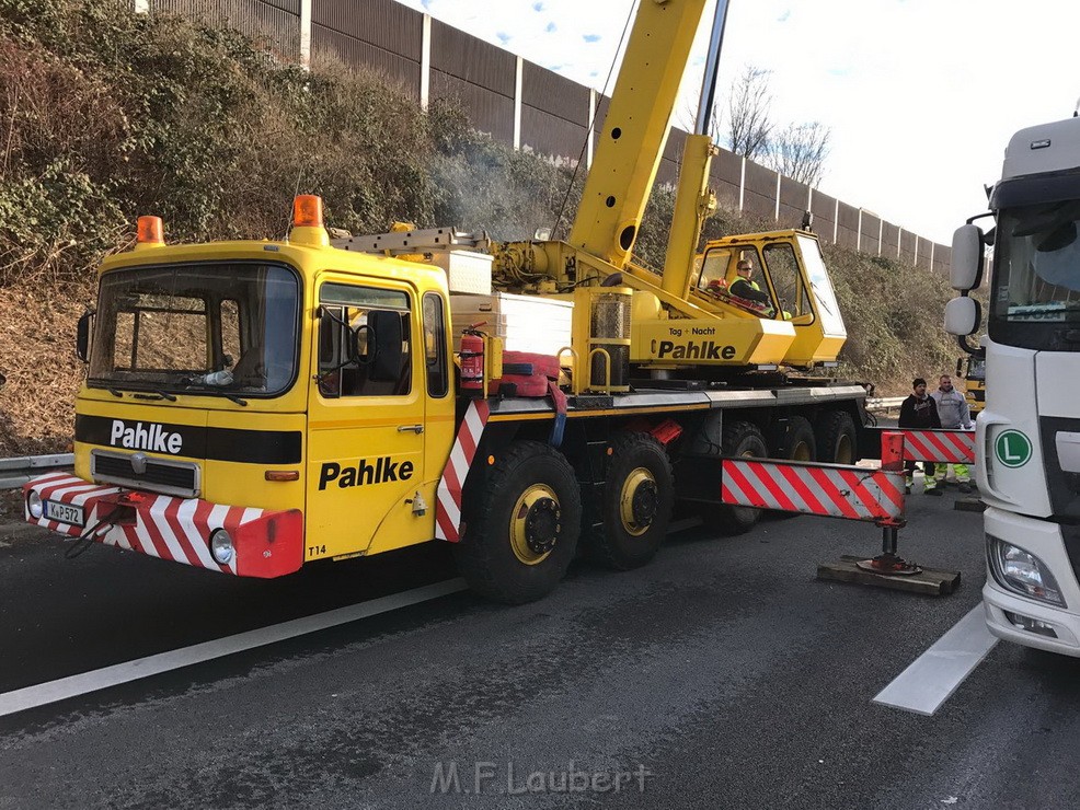 LKW Ladung verschoben A 3 Rich Oberhausen Hoehe AS Koeln Dellbrueck SP P43.jpg